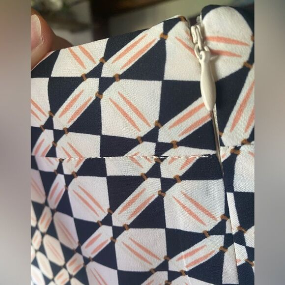 new boutique, patterned pants - Picture 4 of 8